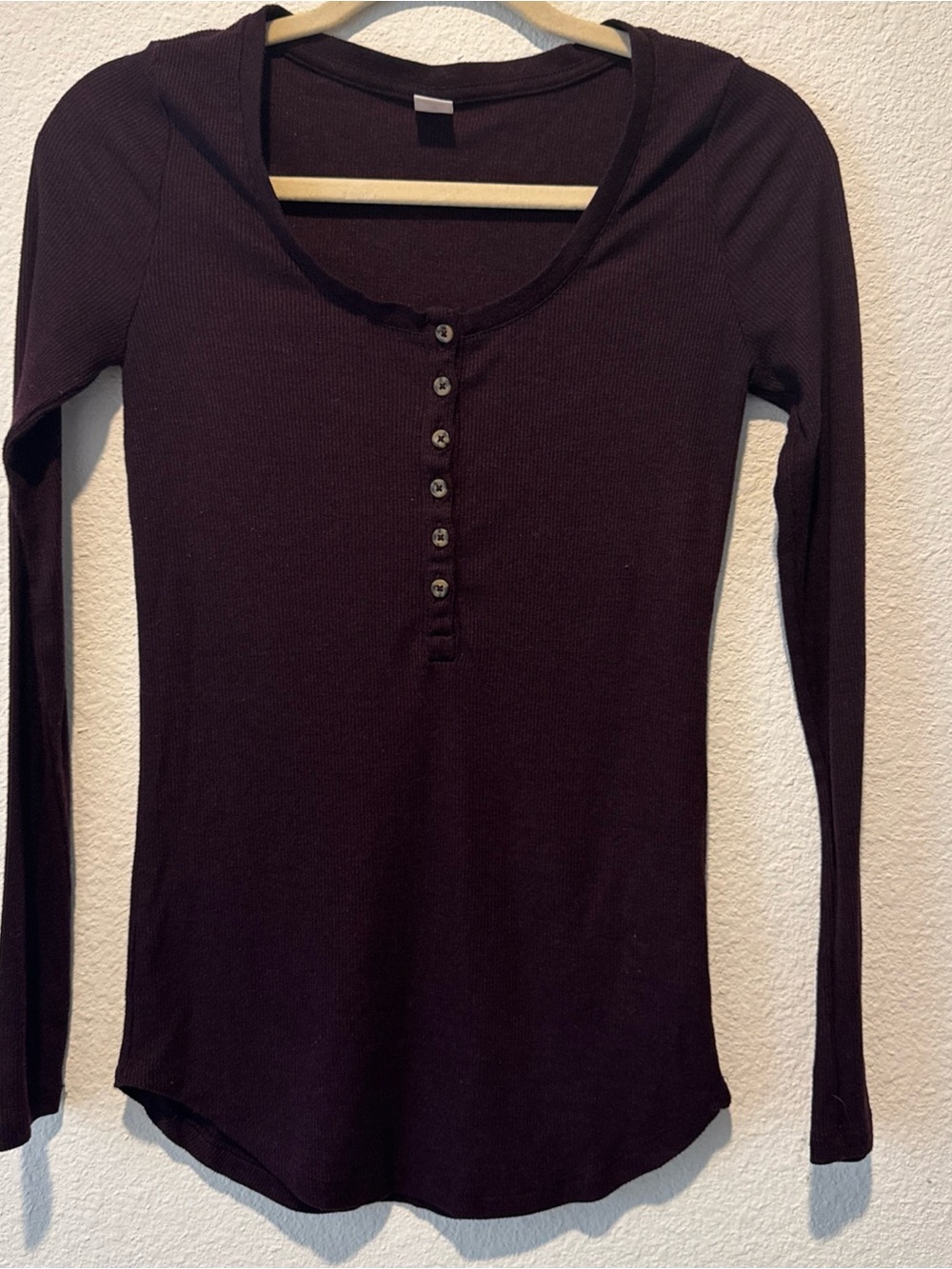 Old Navy Women’s XS Winter Wine Long Sleeve Ribbed Henley Top